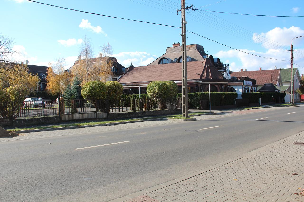 Hajdúszoboszló Karikas Hotel מראה חיצוני תמונה
